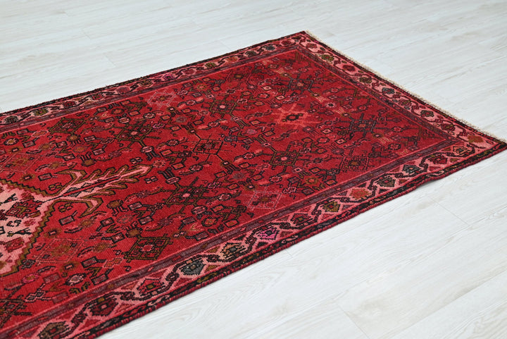 red Runner rug 3' 6" x 9' 5"