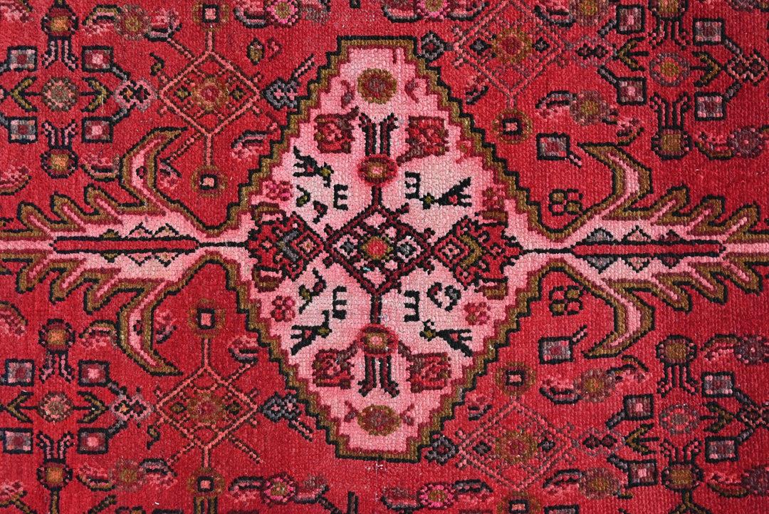 red Runner rug 3' 6" x 9' 5"