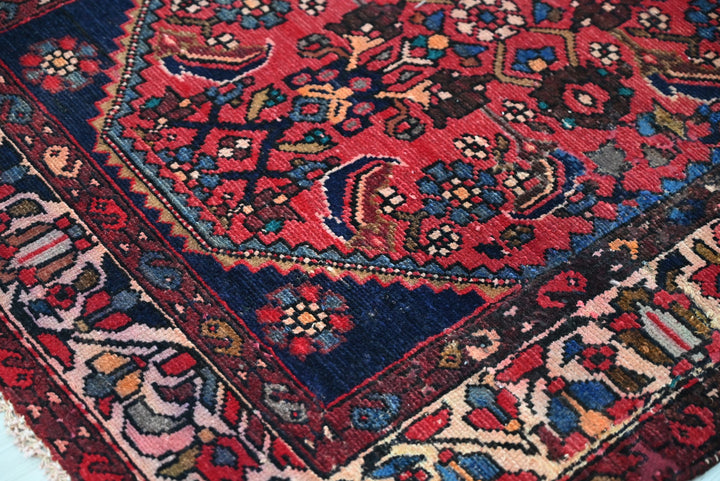 red Medium rug 3' 3" x 7' 4"