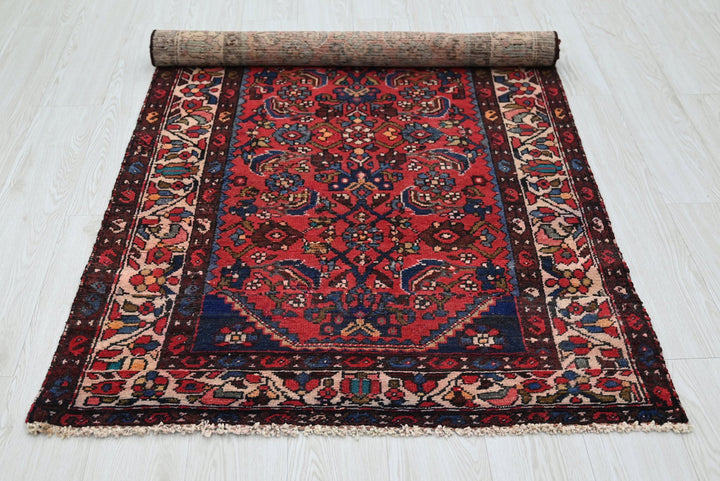 red Medium rug 3' 3" x 7' 4"