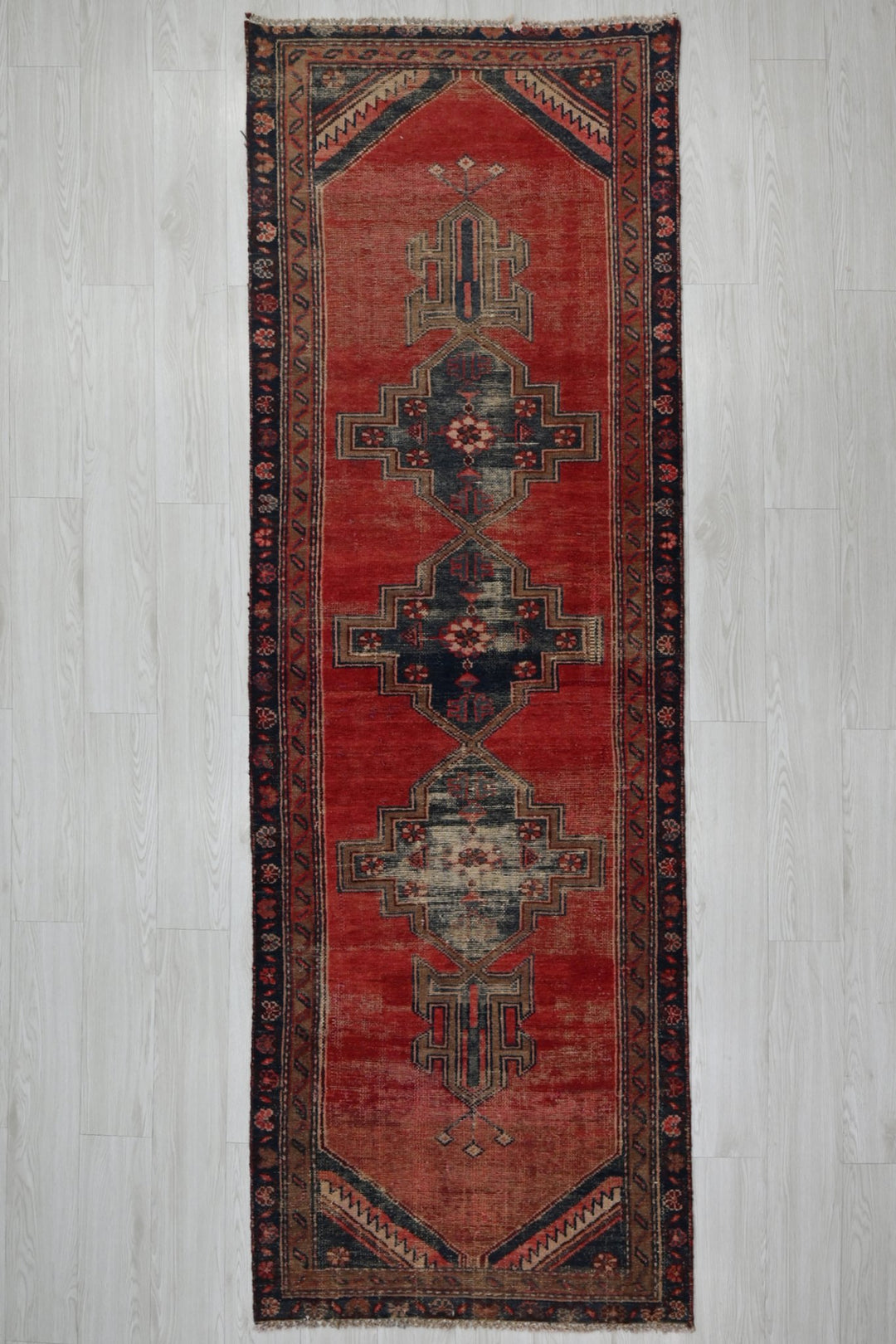 red Runner rug 2' 10" x 8' 10"