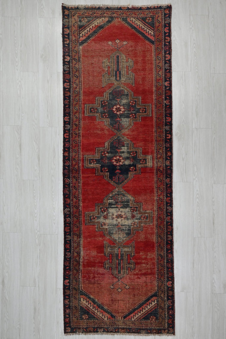red Runner rug 2' 10" x 8' 10"