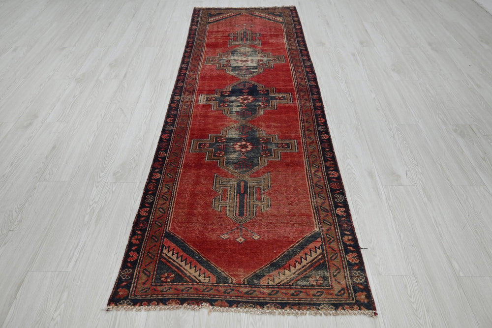 red Runner rug 2' 10" x 8' 10"