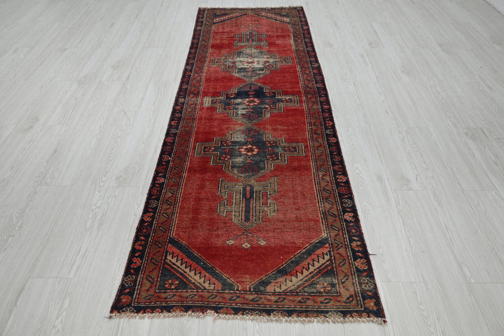 red Runner rug 2' 10" x 8' 10"