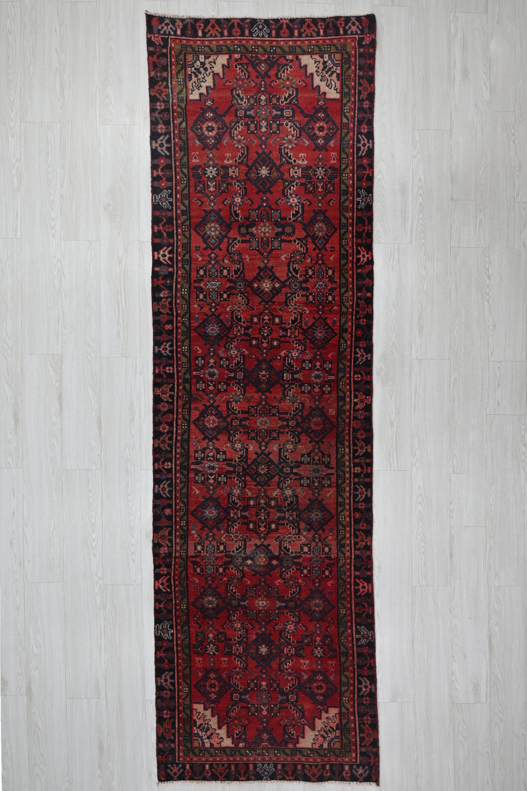red Runner rug 2' 10" x 9' 9"