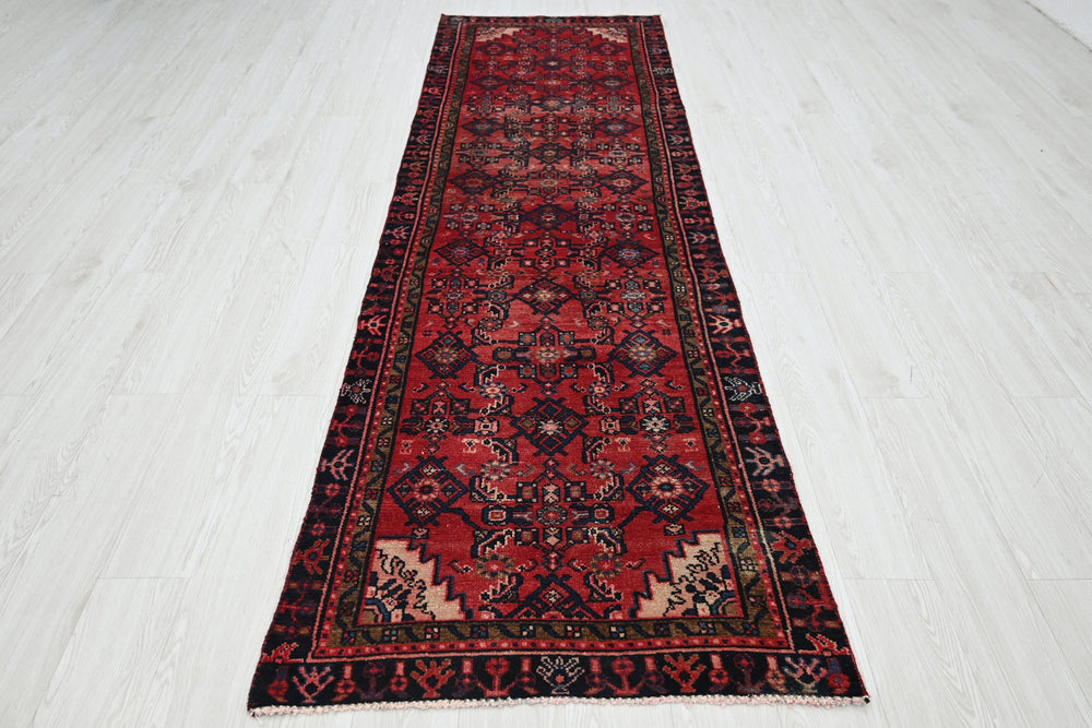 red Runner rug 2' 10" x 9' 9"