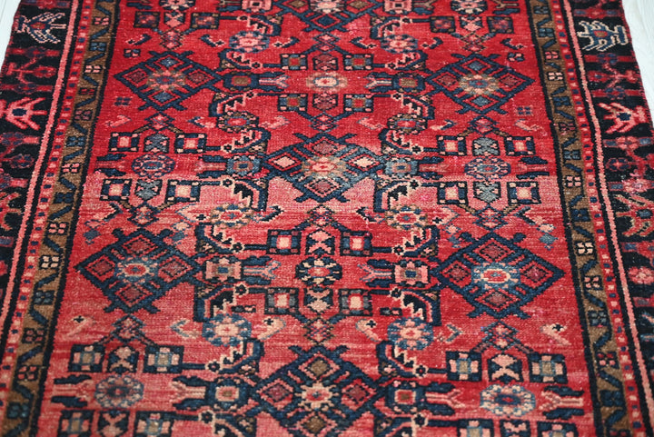 red Runner rug 2' 10" x 9' 9"