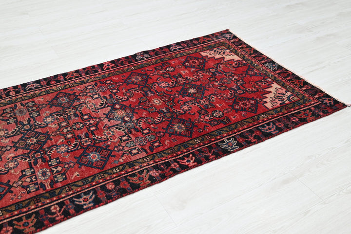 red Runner rug 2' 10" x 9' 9"