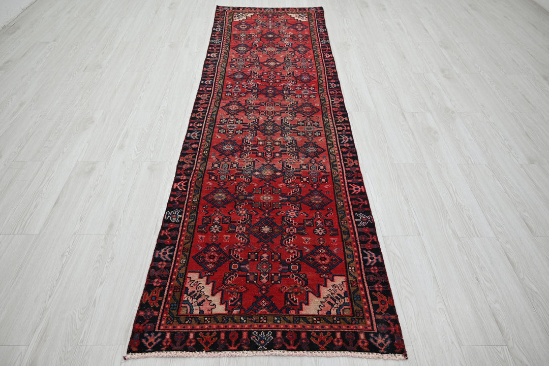 red Runner rug 2' 10" x 9' 9"