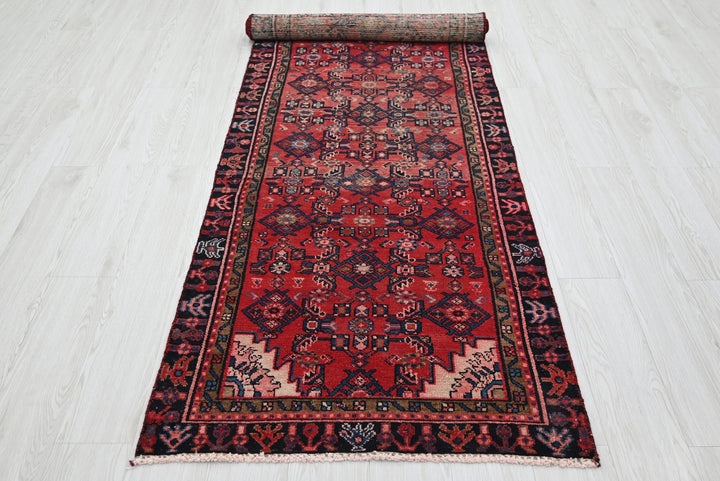 red Runner rug 2' 10" x 9' 9"