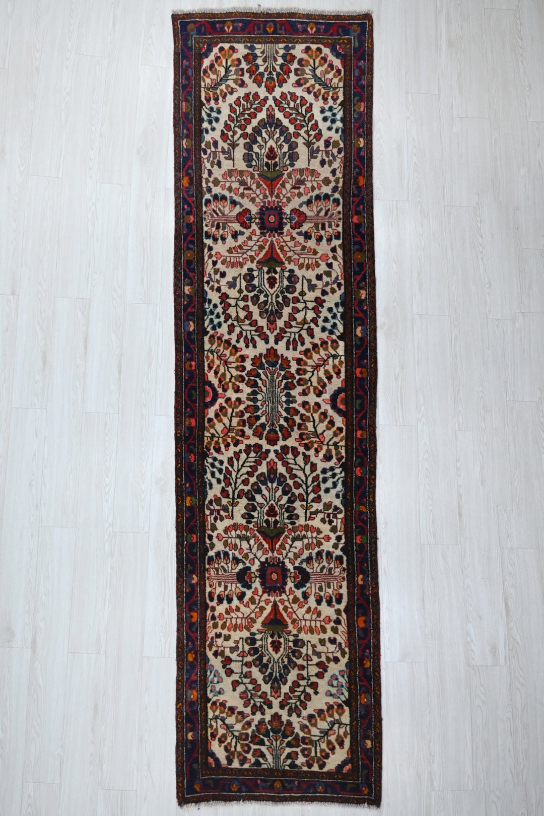 white Runner rug 2' 9" x 9' 11"