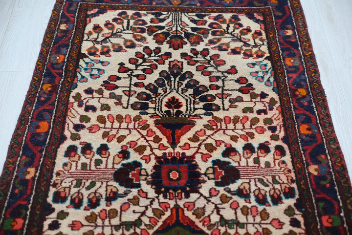 white Runner rug 2' 9" x 9' 11"