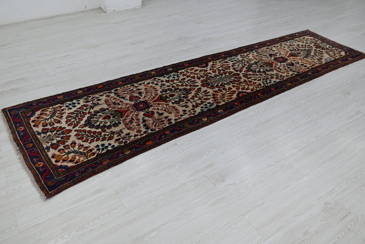 white Runner rug 2' 9" x 9' 11"