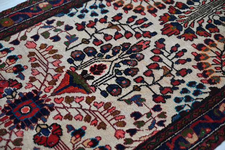 white Runner rug 2' 9" x 9' 11"