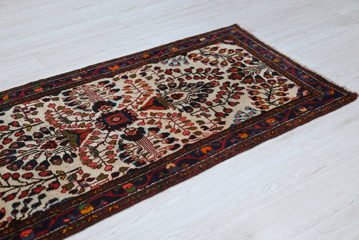 white Runner rug 2' 9" x 9' 11"