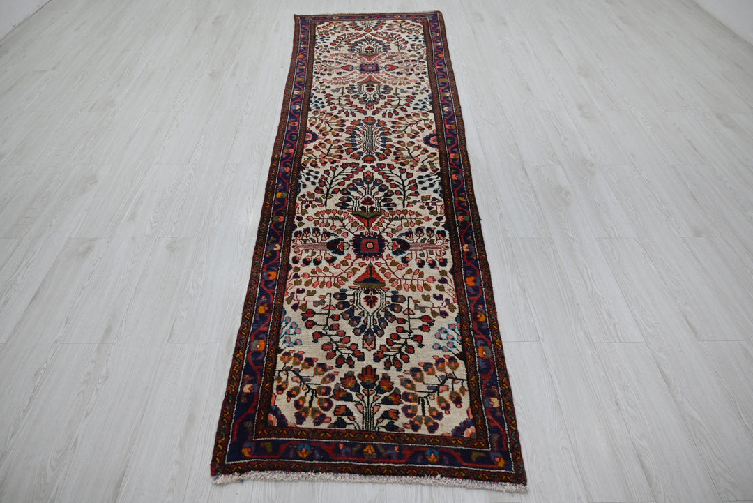 white Runner rug 2' 9" x 9' 11"