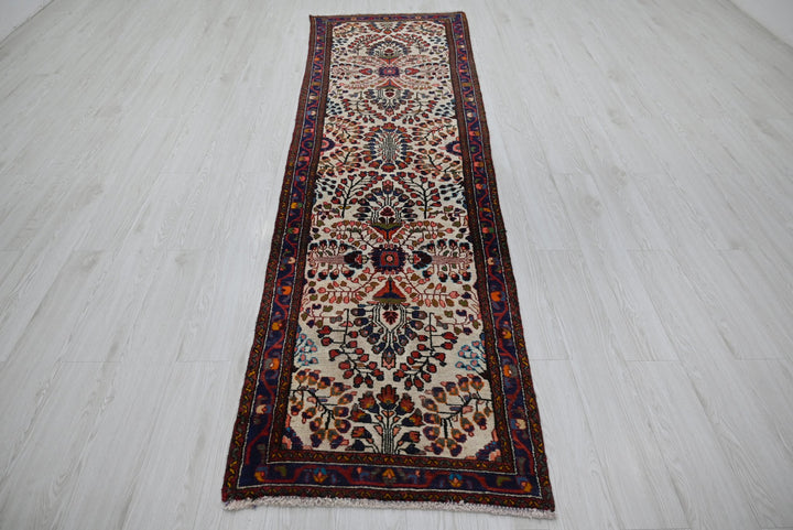 white Runner rug 2' 9" x 9' 11"