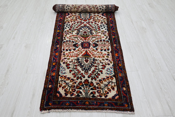 white Runner rug 2' 9" x 9' 11"