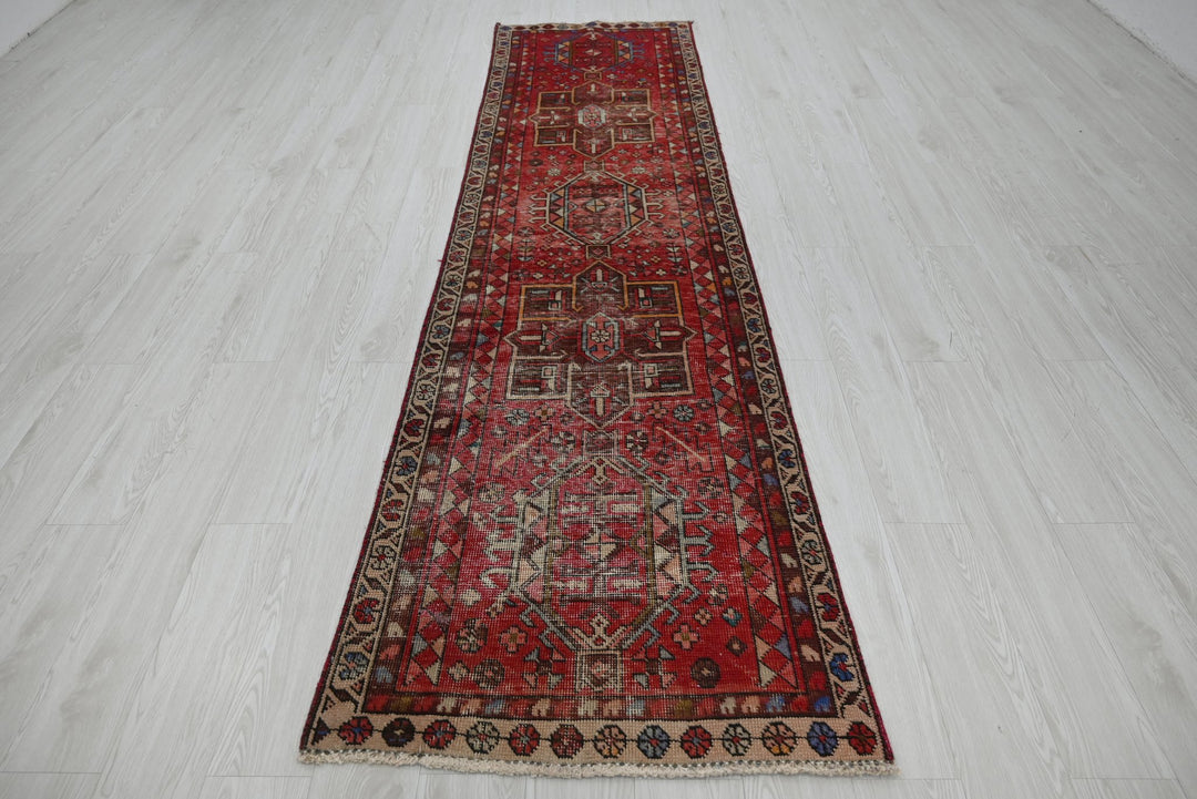 red Runner rug 2' 7" x 9' 11"