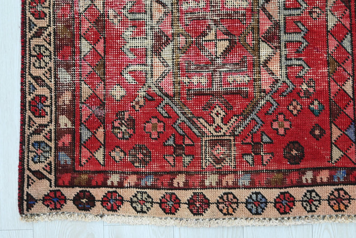 red Runner rug 2' 7" x 9' 11"