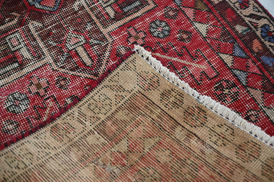 red Runner rug 2' 7" x 9' 11"