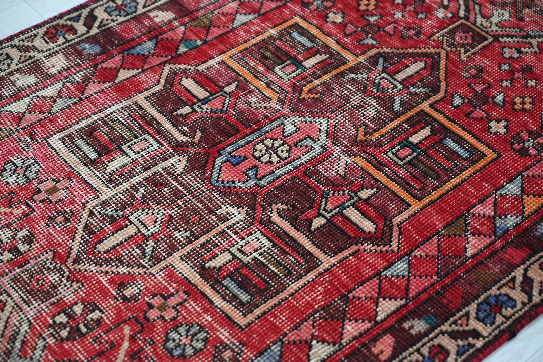 red Runner rug 2' 7" x 9' 11"
