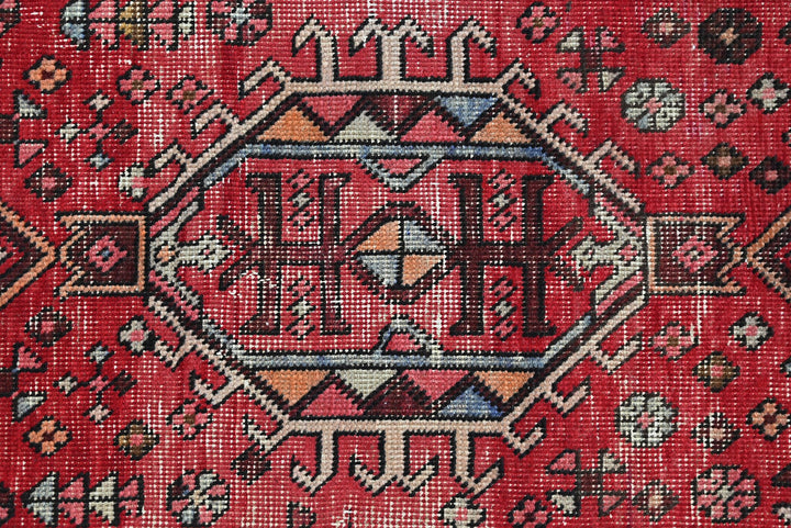 red Runner rug 2' 7" x 9' 11"