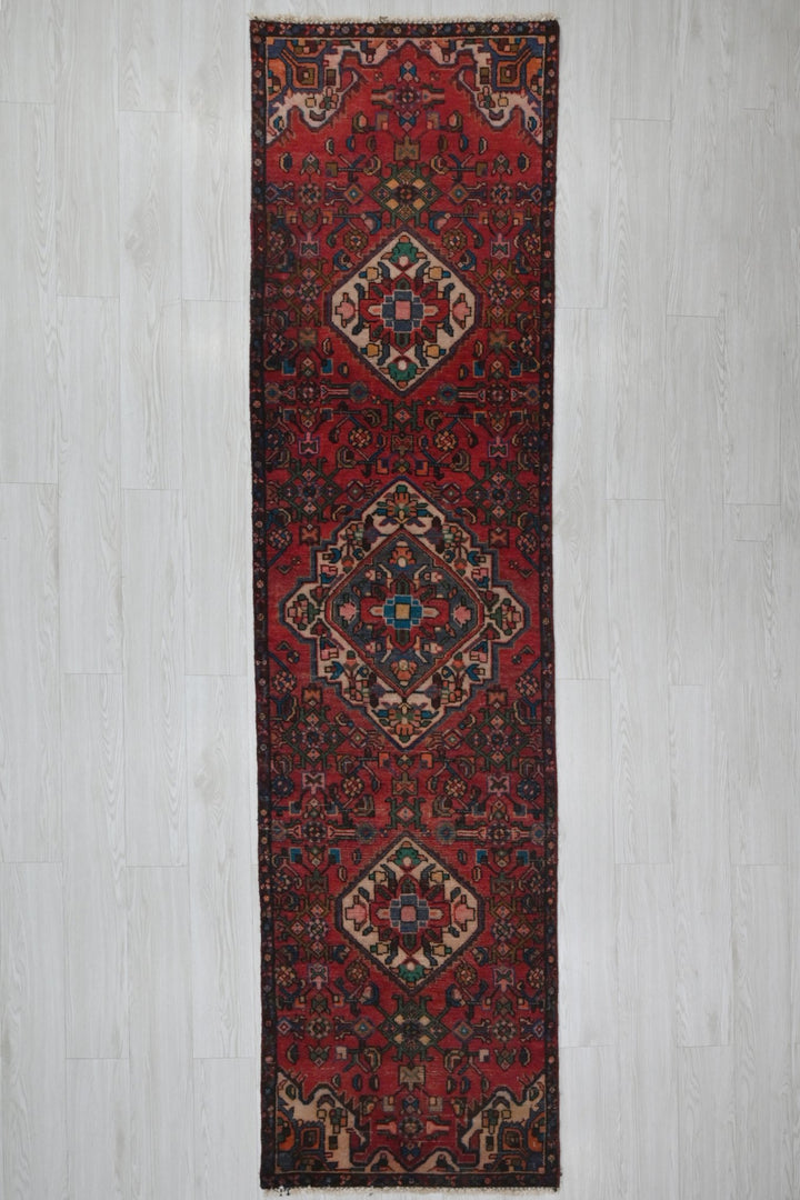 red Runner rug 2' 6" x 9' 1"