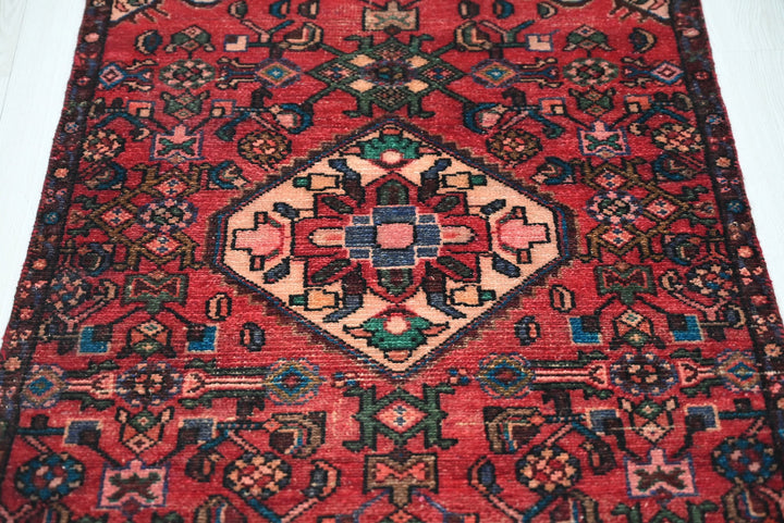 red Runner rug 2' 6" x 9' 1"