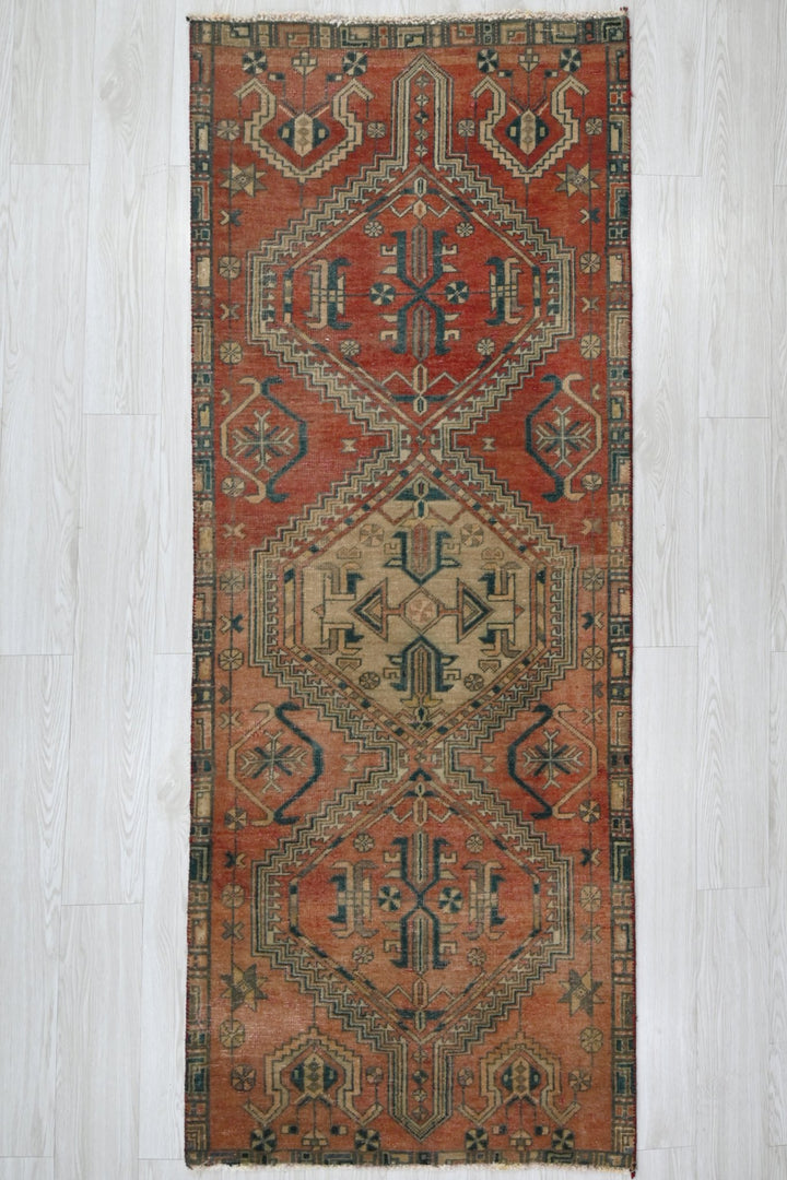 red Medium rug 2' 10" x 6' 10"