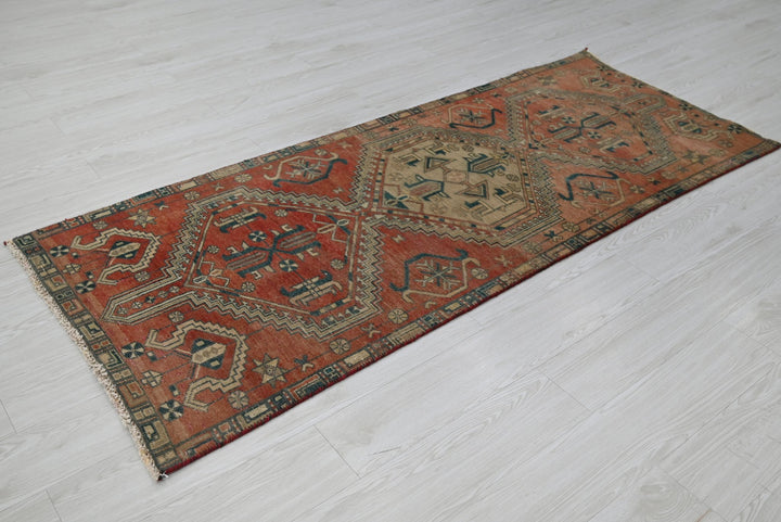 red Medium rug 2' 10" x 6' 10"