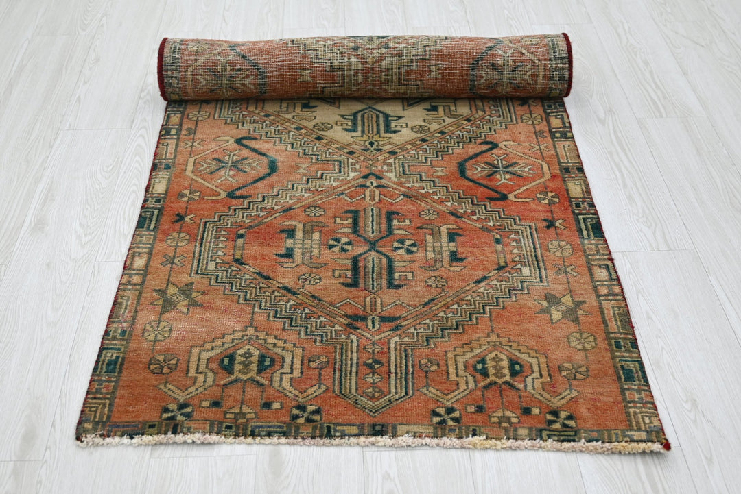 red Medium rug 2' 10" x 6' 10"