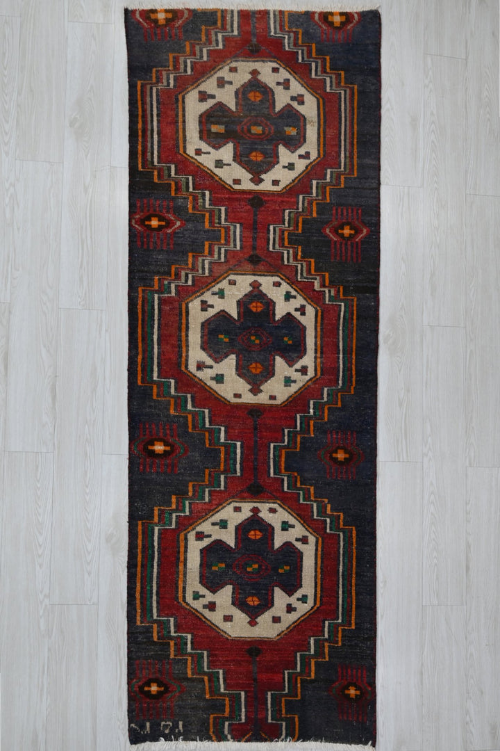 black Medium rug 2' 9" x 7' 5"