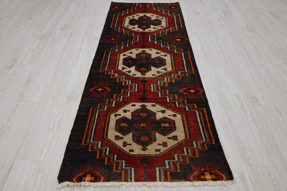 black Medium rug 2' 9" x 7' 5"