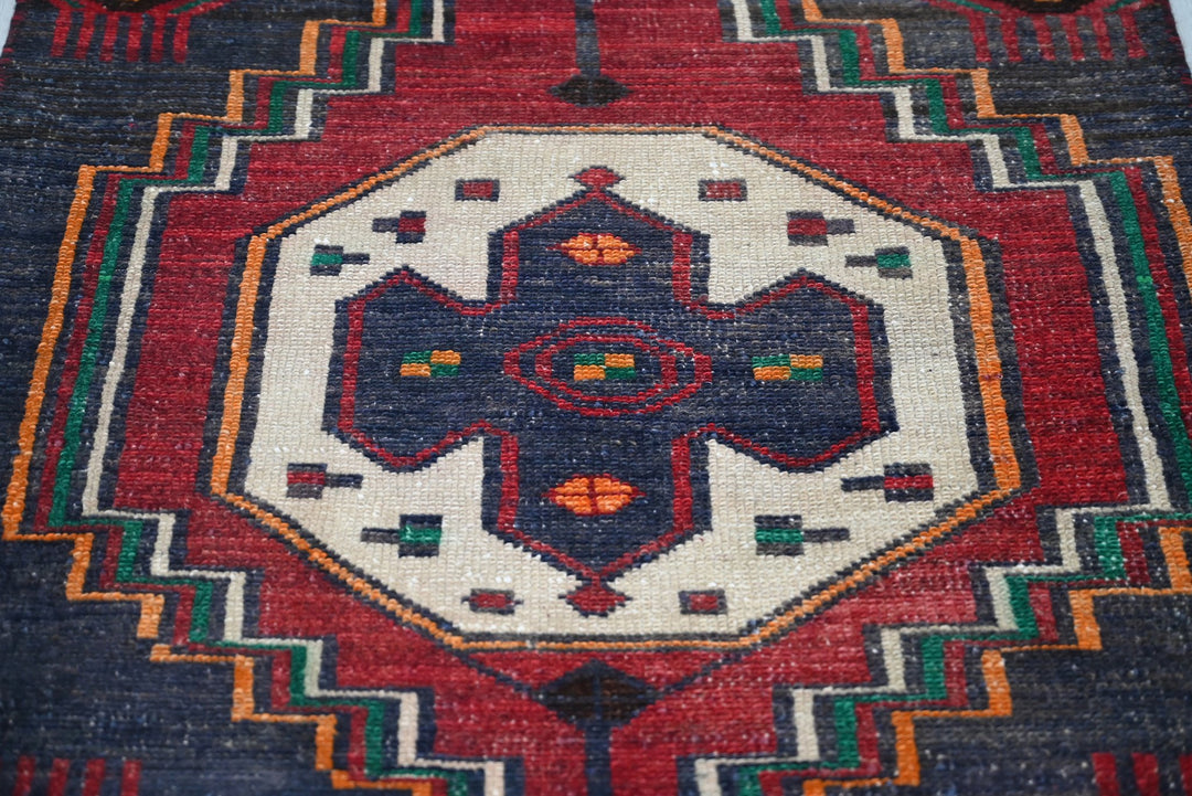 black Medium rug 2' 9" x 7' 5"