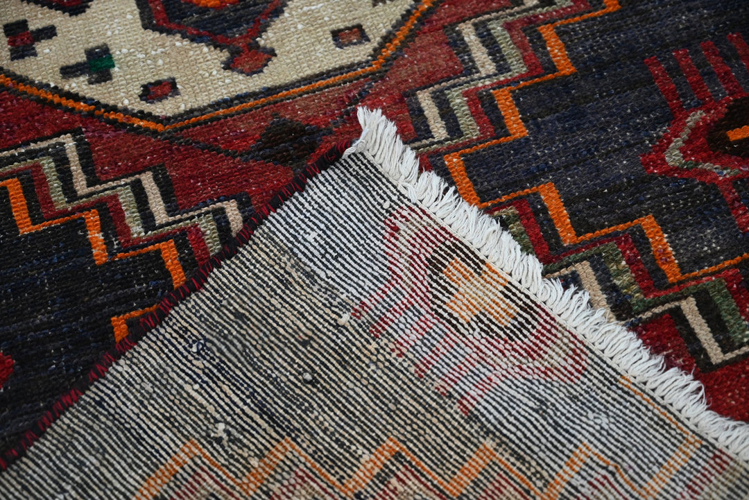 black Medium rug 2' 9" x 7' 5"