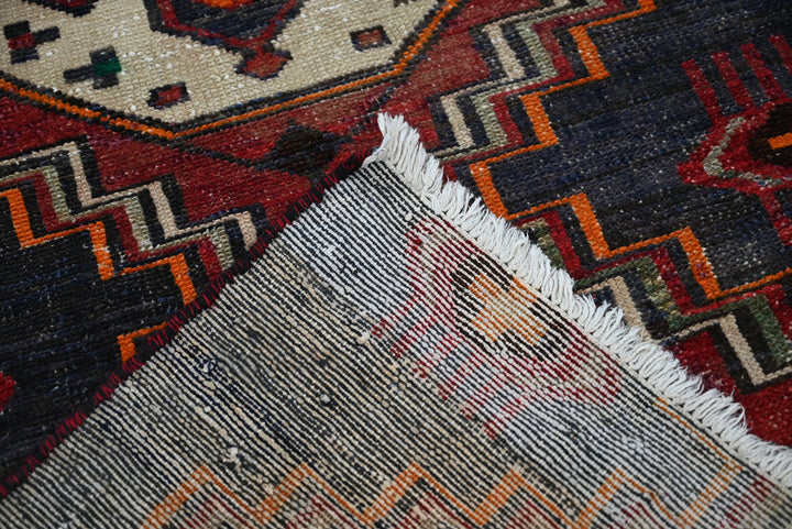 black Medium rug 2' 9" x 7' 5"