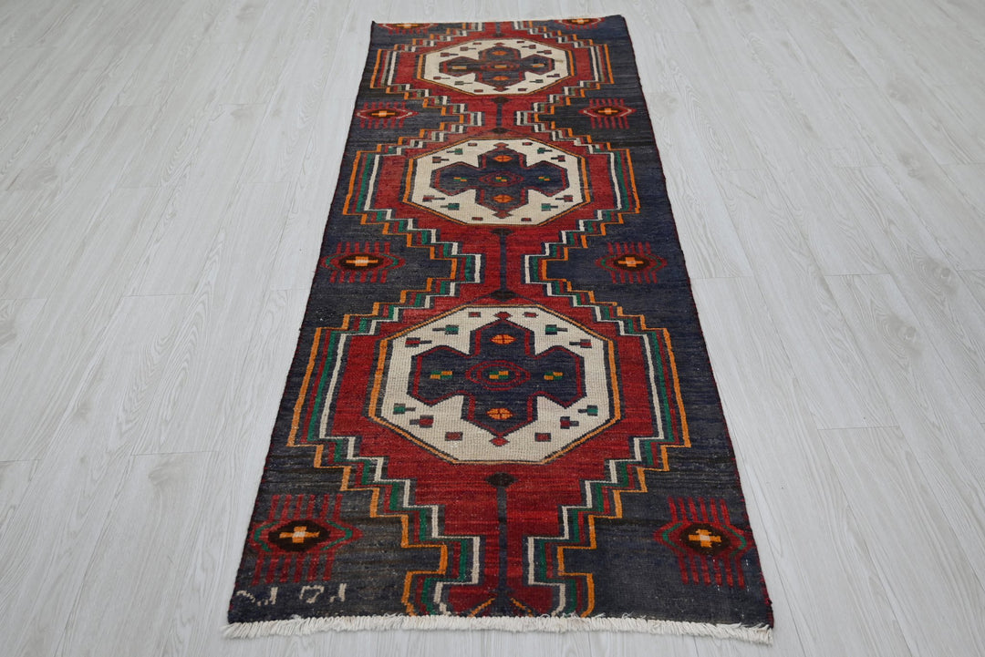 black Medium rug 2' 9" x 7' 5"