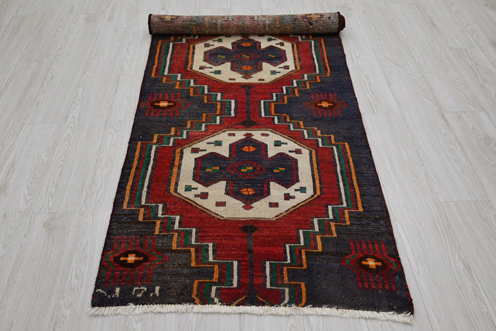 black Medium rug 2' 9" x 7' 5"