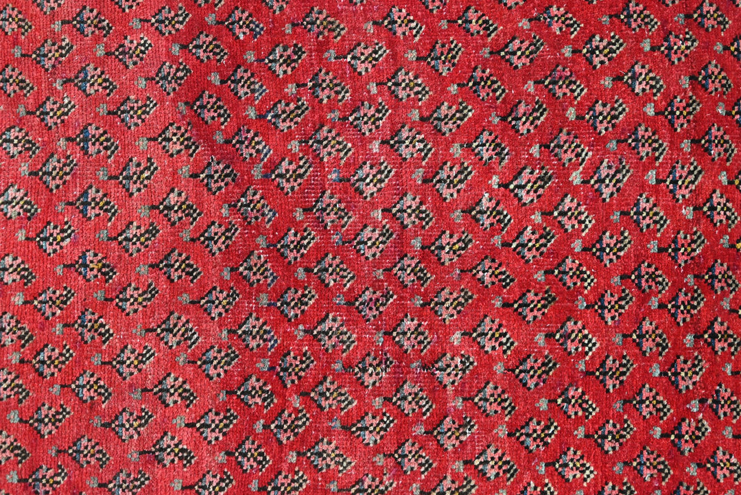 red Runner rug 3' 7" x 9' 10"