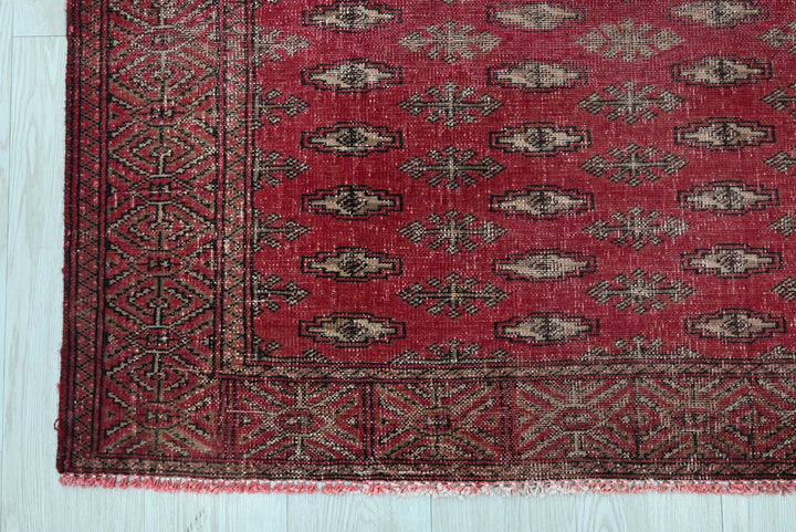 red Runner rug 3' 4" x 9' 5"