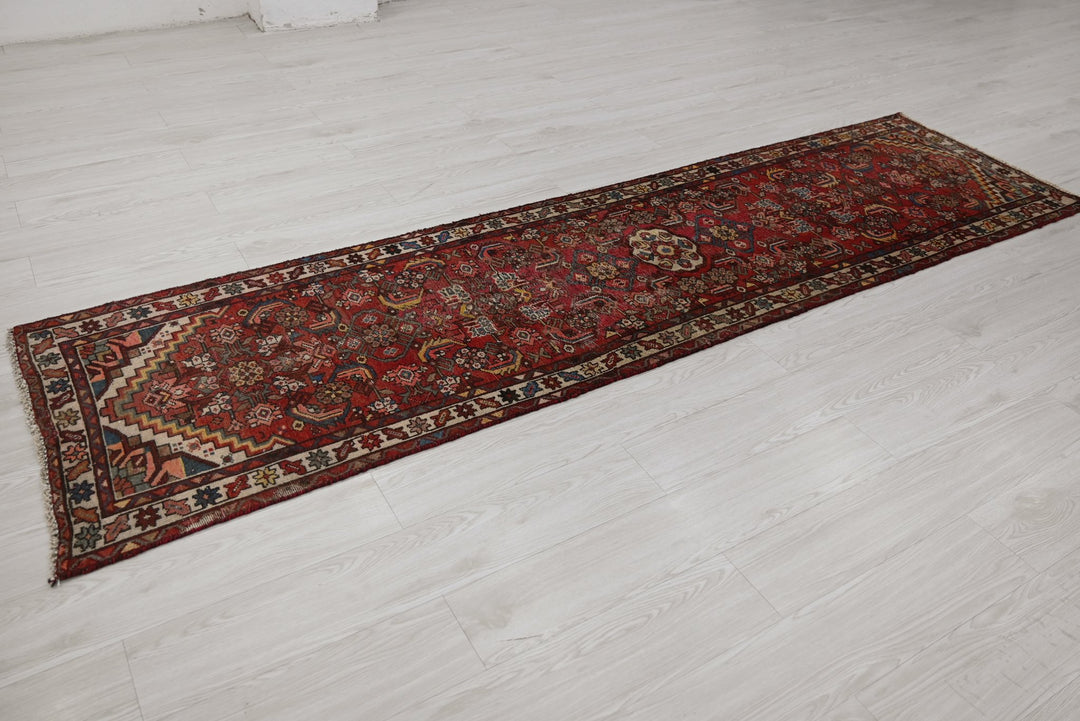 red Runner rug 2' 6" x 9' 3"