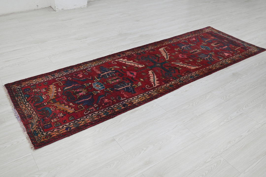 red Runner rug 2' 7" x 8' 1"
