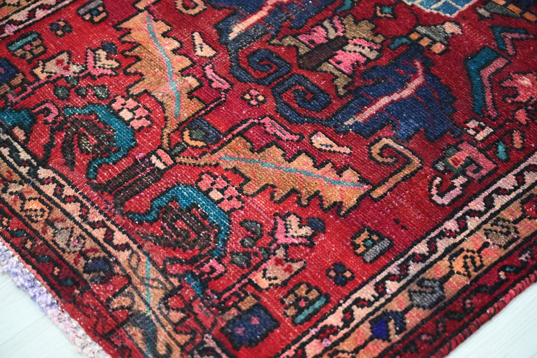 red Runner rug 2' 7" x 8' 1"