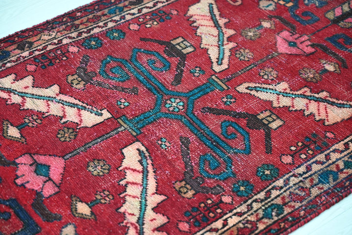 red Runner rug 2' 7" x 8' 1"