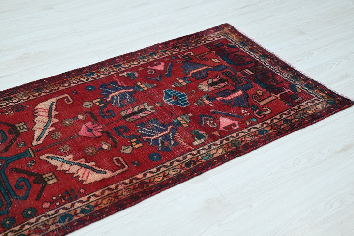 red Runner rug 2' 7" x 8' 1"