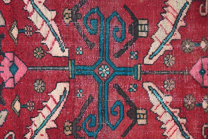 red Runner rug 2' 7" x 8' 1"