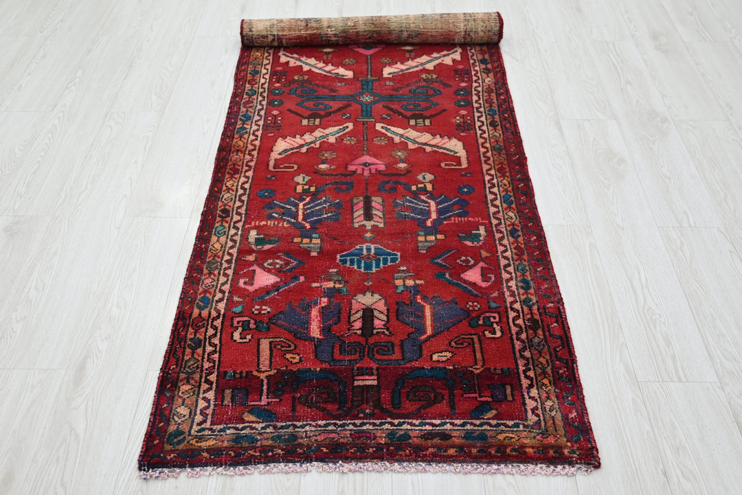 red Runner rug 2' 7" x 8' 1"
