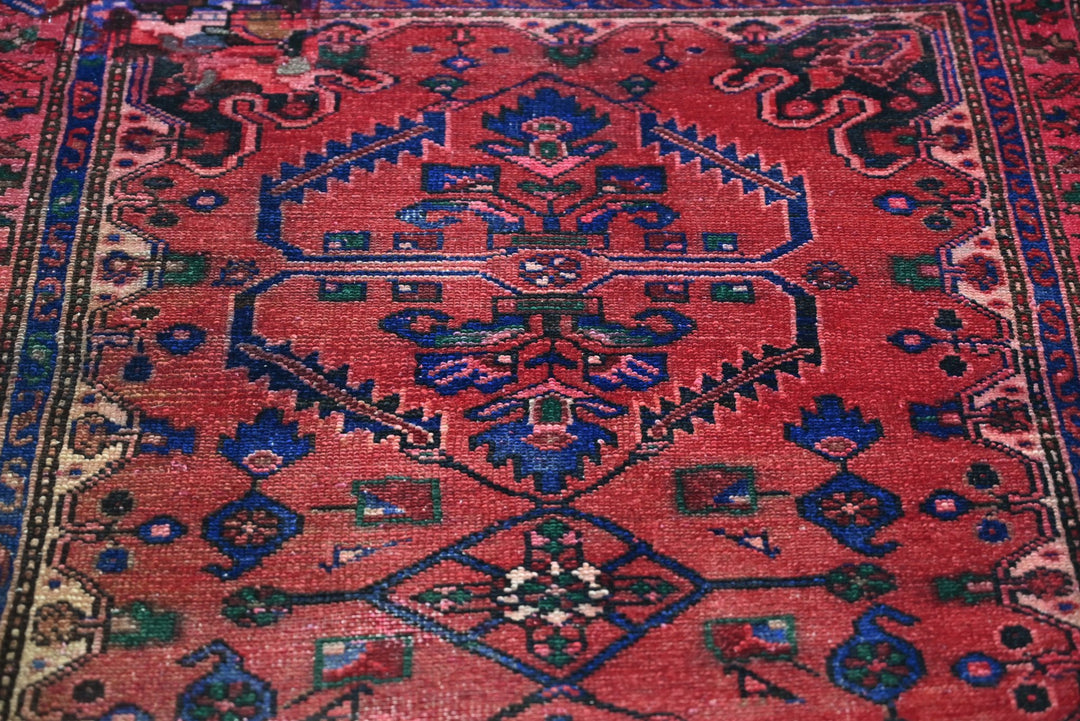 red Medium rug 3' 1" x 7' 4"
