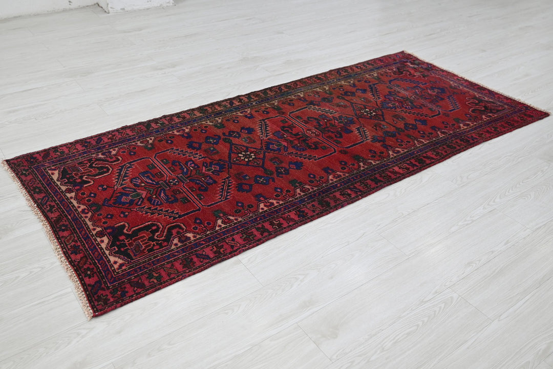 red Medium rug 3' 1" x 7' 4"